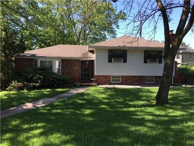 Split level home featuring a front lawn | Image 1