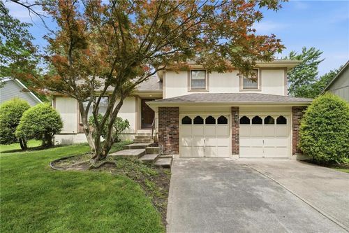 302 Ne Noeleen Lane, Lee's Summit, MO, 64086 | Card Image