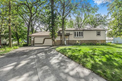 35 Knollwood St W, Annandale, MN, 55302-9746 | Card Image