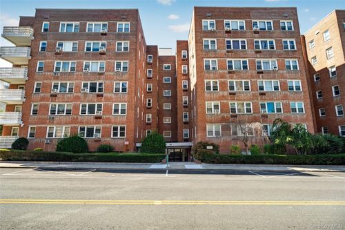 3l-30 E Hartsdale Ave, Hartsdale, NY, 10530-2738 | Card Image