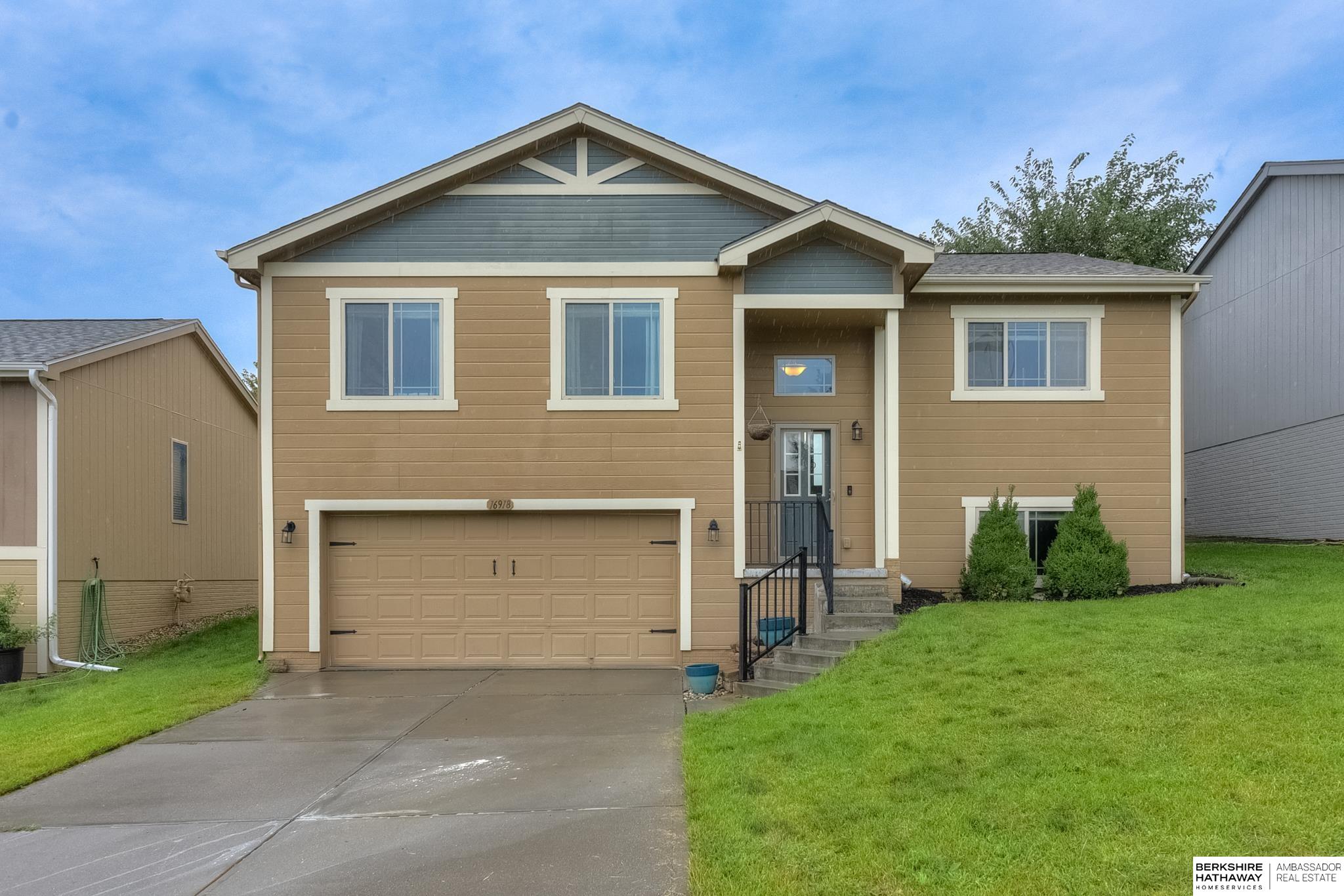 Tibbles St, Omaha, NE 68116
