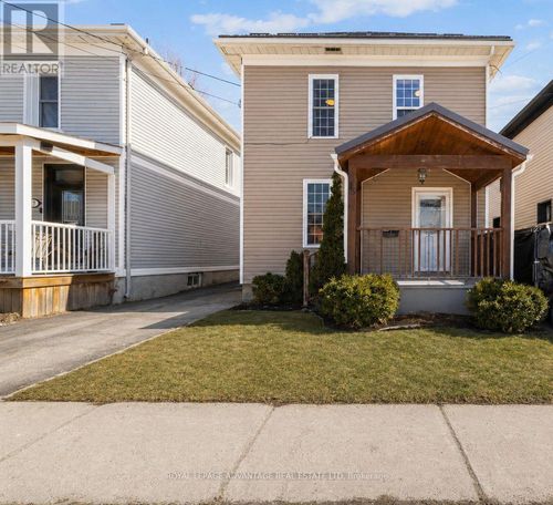 15 Kent St, Smiths Falls, ON, K7A1B5 | Card Image