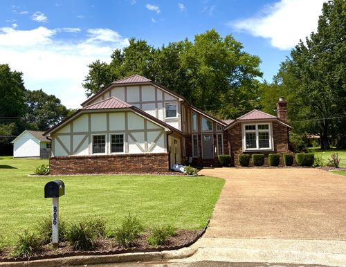 806 Sharon Cir, Lawrenceburg, TN, 38464-2923 | Card Image