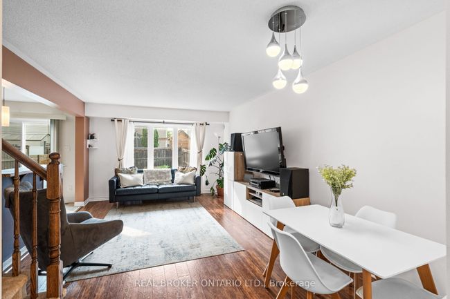 427 Vendevale Ave, House attached with 3 bedrooms, 2 bathrooms and 1 parking in Stittsville ON | Image 7