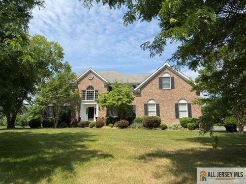 4 Applegate Ct, Cranbury, NJ, 08512-2825 | Card Image