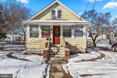 242 N Broad St, PENNS GROVE, NJ, 08069-1029 | Card Image