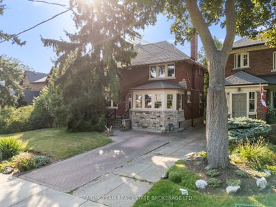 42 Larkin Ave, House other with 3 bedrooms, 2 bathrooms and 3 parking in Toronto ON | Image 1