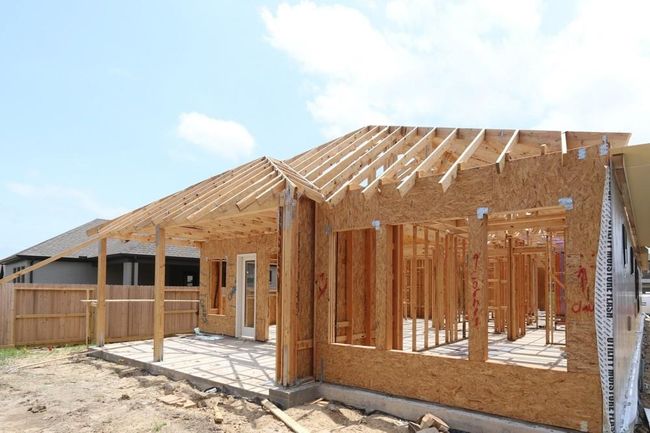 Let us show you how our advanced framing techniques have stood the test of time and allow more insulation for a quieter and more energy efficient home. | Image 10