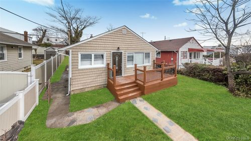 27 Sewell St, Hempstead, NY, 11550-5407 | Card Image
