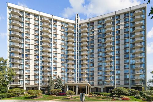 1e-40 N Tower Rd, Oak Brook, IL, 60523-1155 | Card Image