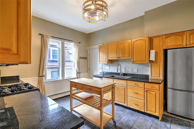 APT-3 - 20 7 Th St, Condo with 2 bedrooms, 1 bathrooms and 2 parking in Providence RI | Image 11