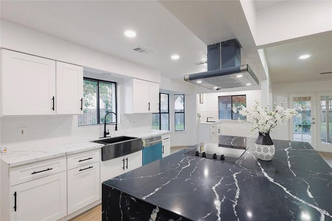 10411 Rippling Fields Dr, House other with 4 bedrooms, 3 bathrooms and 2 parking in Houston TX | Image 5