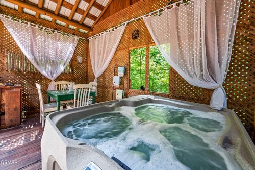 2338 Jims Way, Sevierville, TN, 37876-9065 | Card Image