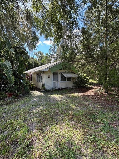560 Owens Ln, UMATILLA, FL, 32784-9023 | Card Image