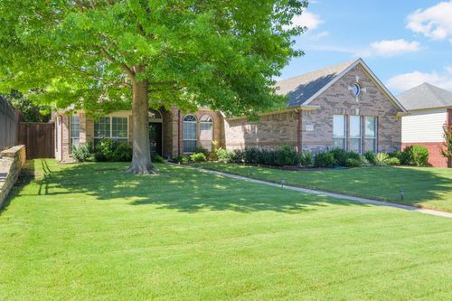 803 Manchester Dr, Mansfield, TX, 76063-7614 | Card Image