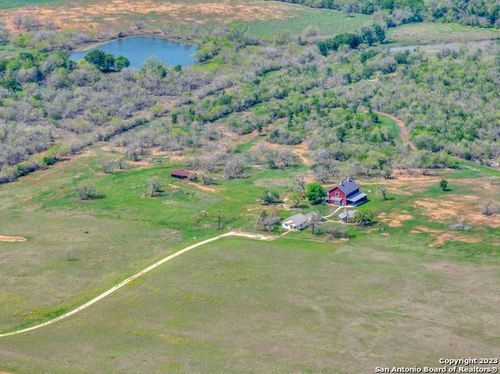 16547 E Gable Rd, Saint Hedwig, TX, 78152-8346 | Card Image
