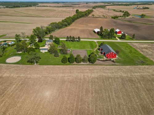 10538 Pecatonica Rd, LEAF RIVER, IL, 61047-9441 | Card Image