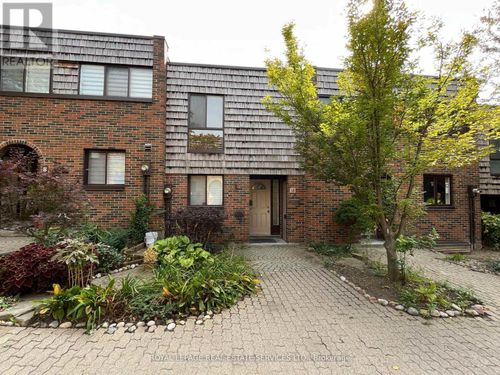 10 Yetta Shepway, Toronto (Don Valley Village), ON, M2Z1X9 | Card Image