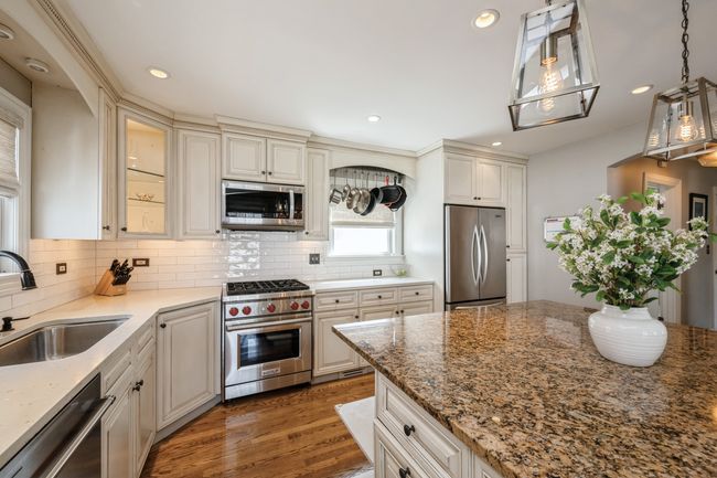 412 Grantley Ave, House other with 3 bedrooms, 2 bathrooms and 1 parking in Elmhurst IL | Image 4