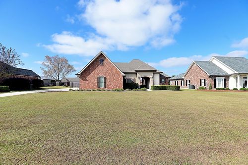111 Autumn Ridge Dr, Thibodaux, LA, 70301-9432 | Card Image