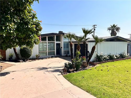 951 W Olive St, Corona, CA, 92882-4039 | Card Image