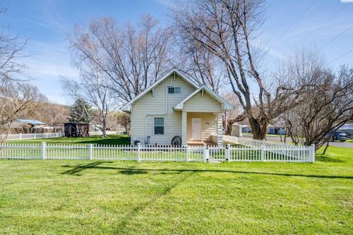 402 W Front St, Albion, WA, 99102 | Card Image