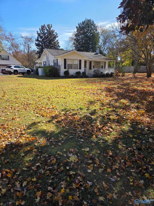 7176 Moores Mill Rd, Huntsville, AL, 35811-8306 | Card Image