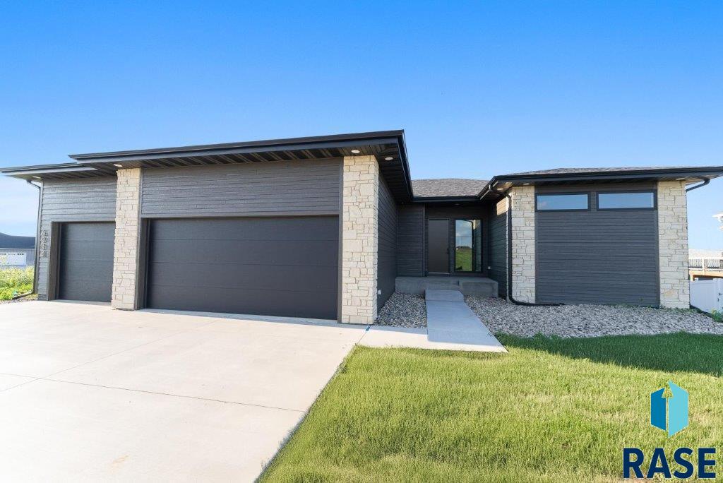 33rd St, Sioux Falls, SD 57110