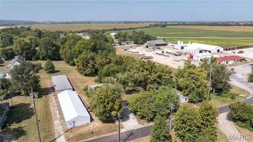 55 N Commercial St, Winchester, IL, 62694-1033 | Card Image