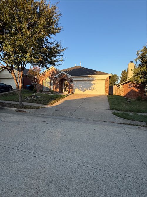 8729 Muir Dr, Fort Worth, TX, 76244-7952 | Card Image