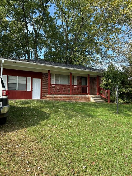 621 Miller St, Young Harris, GA, 30582-4017 | Card Image