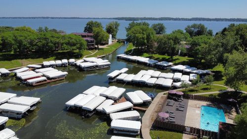i9b-2700 N Shore Dr, Clear Lake, IA, 50428-1059 | Card Image