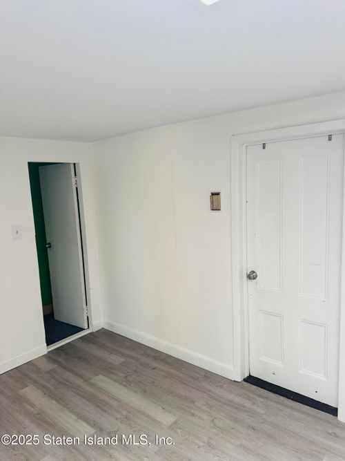 113 Van Pelt Avenue, Staten Island, NY, 10303 | Card Image