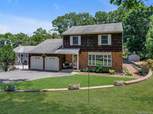17 Broadview Avenue, Smithtown, NY, 11754 | Card Image