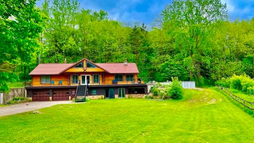 417 Old Sixteen Rd, Waterville, IA, 52170-7569 | Card Image