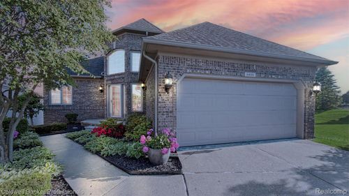 6400 Copper Creek Drive W, Washington Township, MI, 48094 | Card Image
