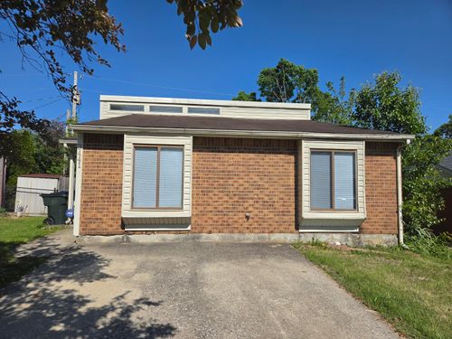 3441 Royal Wood Rd, Lexington, KY, 40515-1701 | Card Image