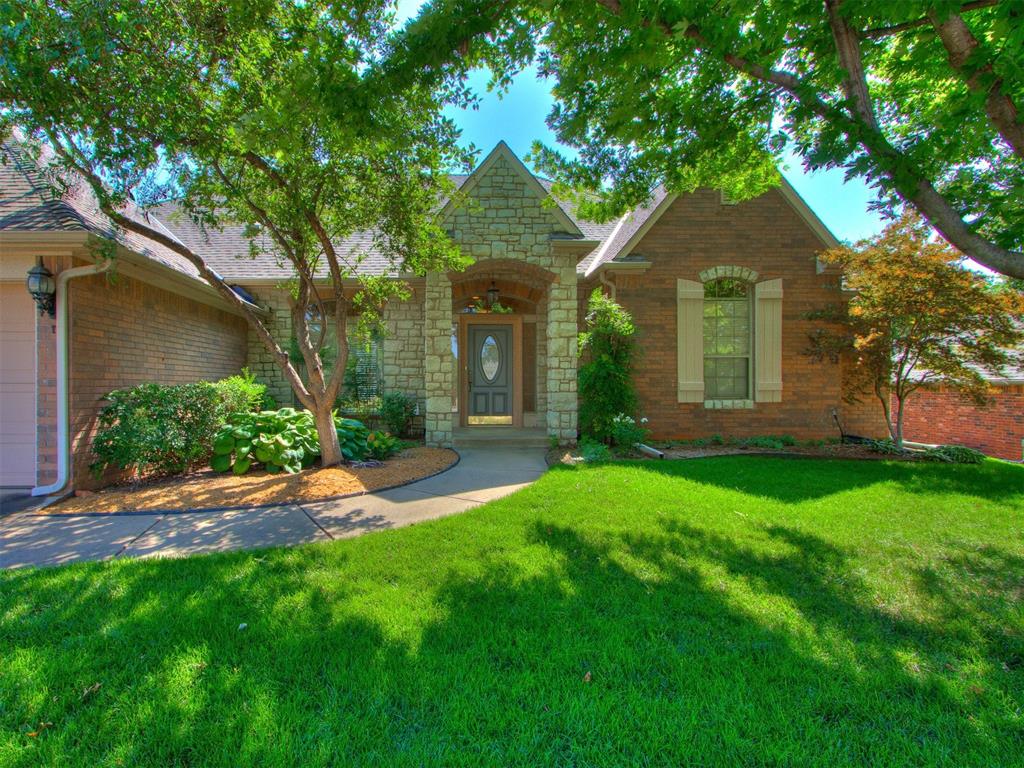 Amberwood Cir, Edmond, OK 73003
