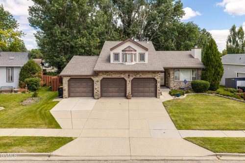 524 Assiniboin Dr, Bismarck, ND, 58503-0211 | Card Image