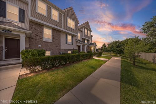 12-4636 Bradley Cir, Troy, MI, 48085-5108 | Card Image