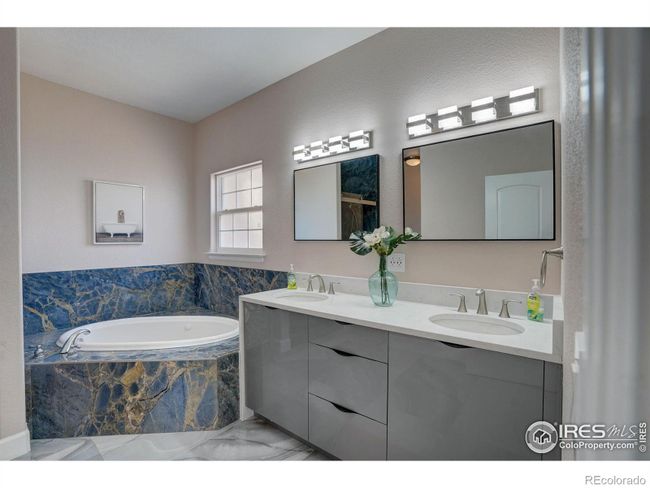 Primary 5-Pc Bathroom | Image 14