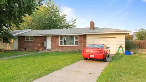 103 N Buntin St, Kennewick, WA, 99336-3060 | Card Image