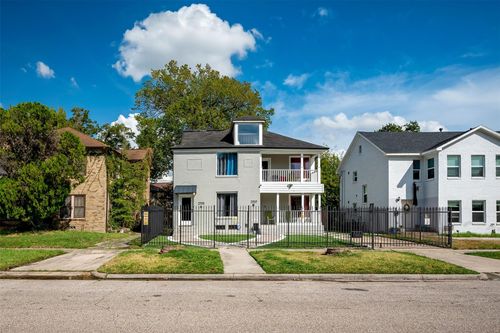 2705 Cleburne St, Houston, TX, 77004-5433 | Card Image