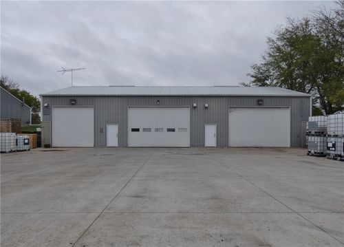 2284 Graceland Rd, Pella, IA, 50219-7647 | Card Image