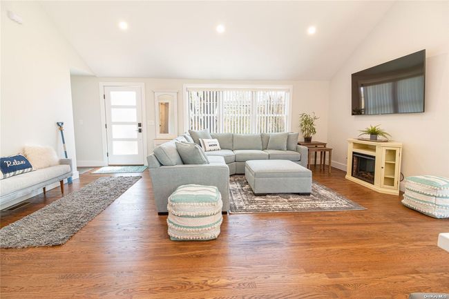 Family Room | Image 6