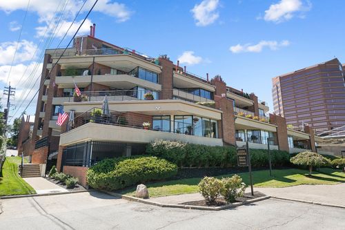 208-1 Riverside Pl, Covington, KY, 41011-1735 | Card Image