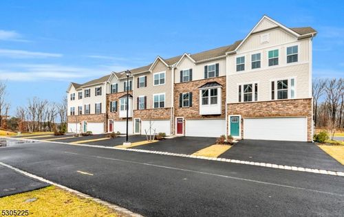 9 Peckwell St, Budd Lake, NJ, 07828-1454 | Card Image
