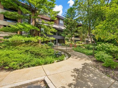 309A - 1409 Burr Oak Road, Condo with 3 bedrooms, 2 bathrooms and 3 parking in Hinsdale IL | Image 2