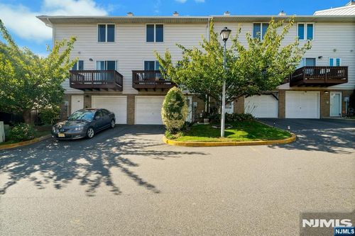 16 Westervelt Pl, Passaic, NJ, 07055-5666 | Card Image
