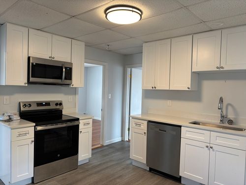 3-202 Pine St, Attleboro, MA, 02703-4159 | Card Image